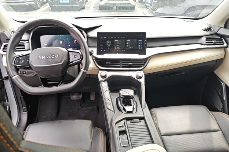 Used Lynk & Co 06 EM-P 2022 PHEV 84 km Range Pro Version Center Console
