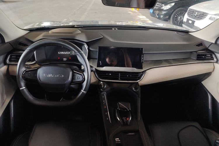 Used Lynk & Co 06 EM-P 2022 PHEV 84 km Range Pro Version Center Console