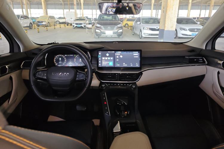 Used Lynk & Co 06 EM-P 2022 PHEV 84 km Range Pro Version Center Console