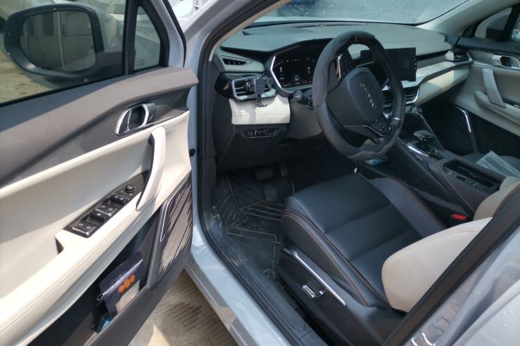 Used Lynk & Co 06 EM-P 2022 PHEV 84 km Range Pro Version Driver Seat