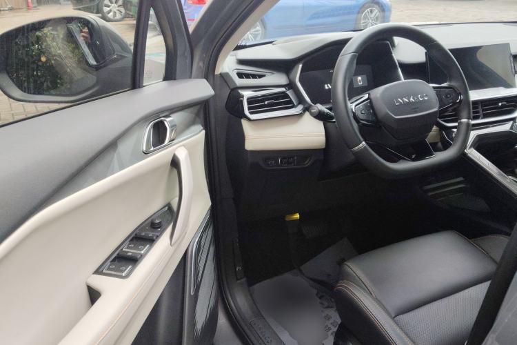 Used Lynk & Co 06 EM-P 2022 PHEV 84 km Range Pro Version Driver Seat