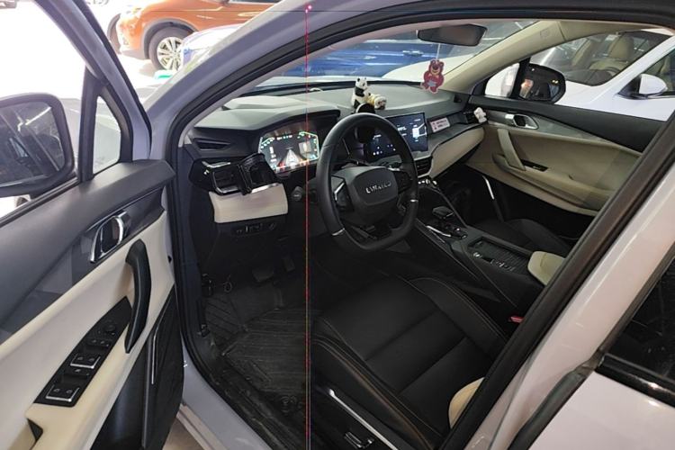 Used Lynk & Co 06 EM-P 2022 PHEV 84 km Range Pro Version Driver Seat