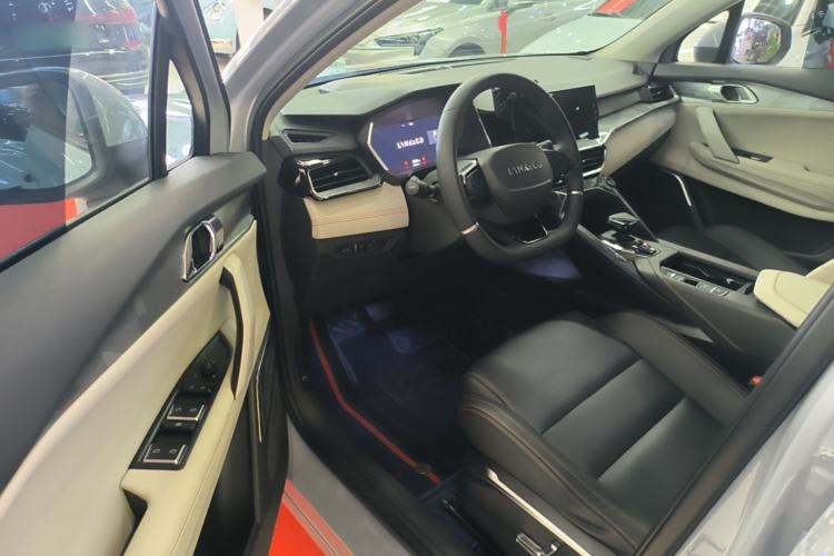 Used Lynk & Co 06 EM-P 2022 PHEV 84 km Range Pro Version Driver Seat