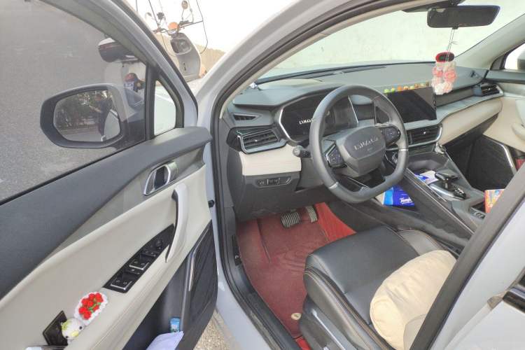 Used Lynk & Co 06 EM-P 2022 PHEV 84 km Range Pro Version Driver Seat