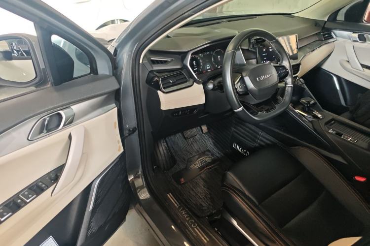 Used Lynk & Co 06 EM-P 2022 PHEV 84 km Range Pro Version Driver Seat