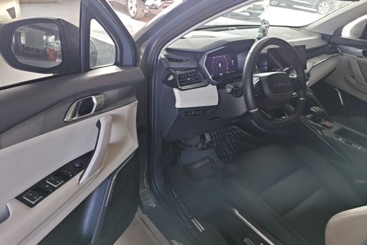 Used Lynk & Co 06 EM-P 2022 PHEV 84 km Range Pro Version Driver Seat