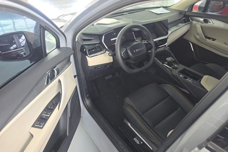 Used Lynk & Co 06 EM-P 2022 PHEV 84 km Range Pro Version Driver Seat
