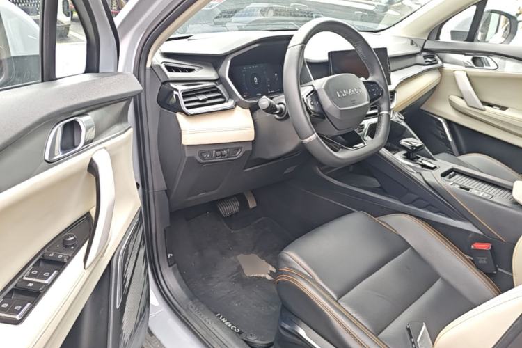 Used Lynk & Co 06 EM-P 2022 PHEV 84 km Range Pro Version Driver Seat