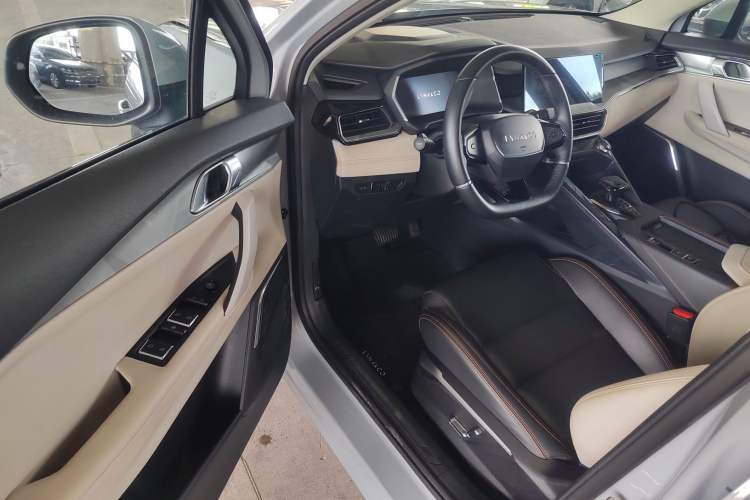 Used Lynk & Co 06 EM-P 2022 PHEV 84 km Range Pro Version Driver Seat