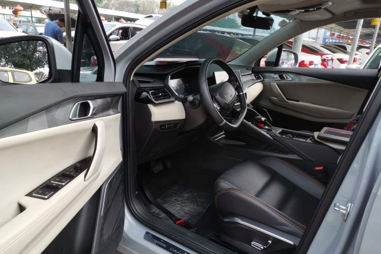 Used Lynk & Co 06 EM-P 2022 PHEV 84 km Range Pro Version Driver Seat