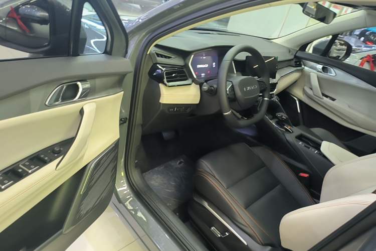 Used Lynk & Co 06 EM-P 2022 PHEV 84 km Range Pro Version Driver Seat