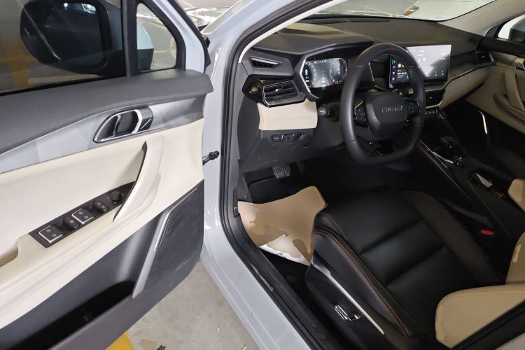 Used Lynk & Co 06 EM-P 2022 PHEV 84 km Range Pro Version Driver Seat