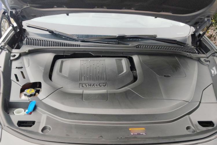 Used Lynk & Co 06 EM-P 2022 PHEV 84 km Range Pro Version Engine Bay