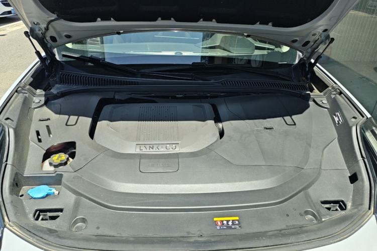 Used Lynk & Co 06 EM-P 2022 PHEV 84 km Range Pro Version Engine Bay