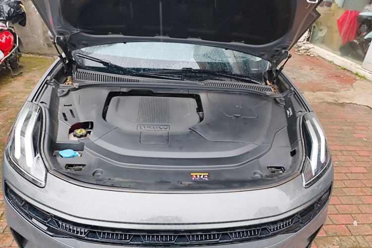 Used Lynk & Co 06 EM-P 2022 PHEV 84 km Range Pro Version Engine Bay