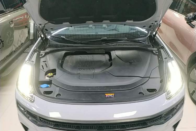 Used Lynk & Co 06 EM-P 2022 PHEV 84 km Range Pro Version Engine Bay