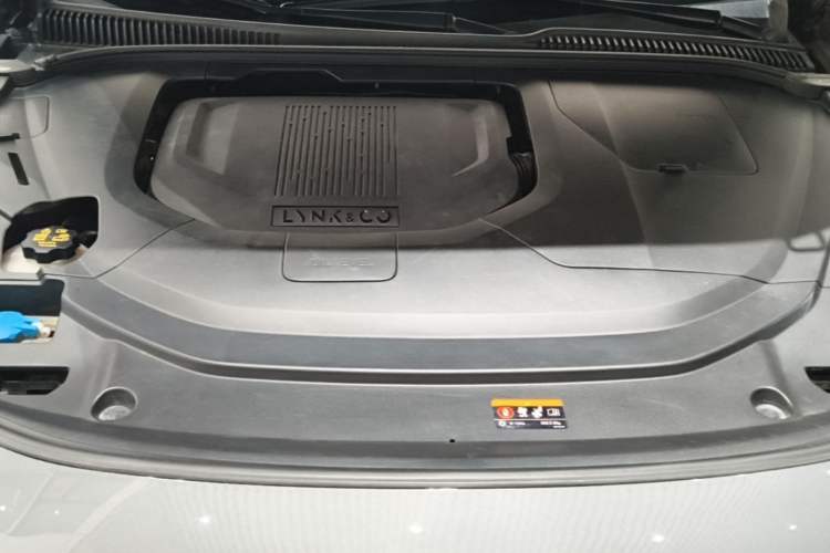 Used Lynk & Co 06 EM-P 2022 PHEV 84 km Range Pro Version Engine Bay