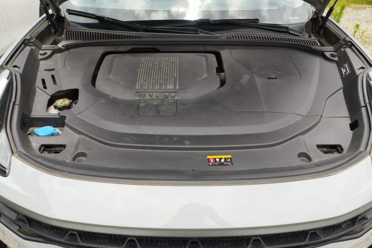 Used Lynk & Co 06 EM-P 2022 PHEV 84 km Range Pro Version Engine Bay