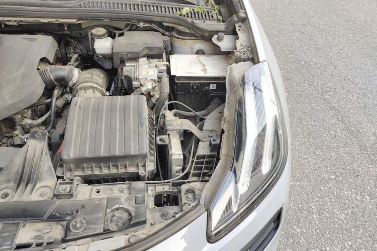 Used Lynk & Co 06 EM-P 2022 PHEV 84 km Range Pro Version Engine Bay Left
