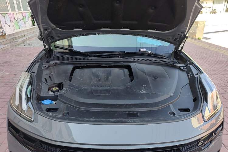Used Lynk & Co 06 EM-P 2022 PHEV 84 km Range Pro Version Engine Bay