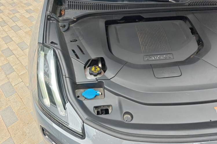 Used Lynk & Co 06 EM-P 2022 PHEV 84 km Range Pro Version Engine Bay Right