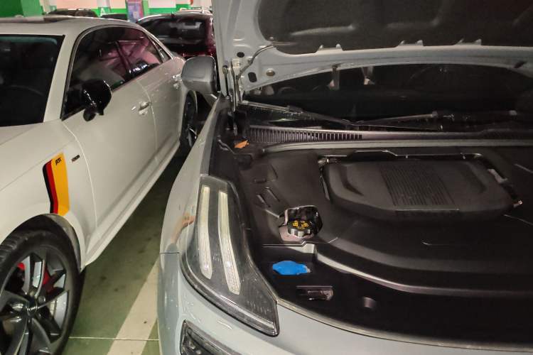 Used Lynk & Co 06 EM-P 2022 PHEV 84 km Range Pro Version Engine Bay Right
