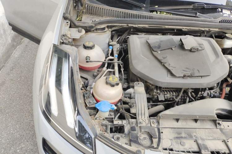 Used Lynk & Co 06 EM-P 2022 PHEV 84 km Range Pro Version Engine Bay Right