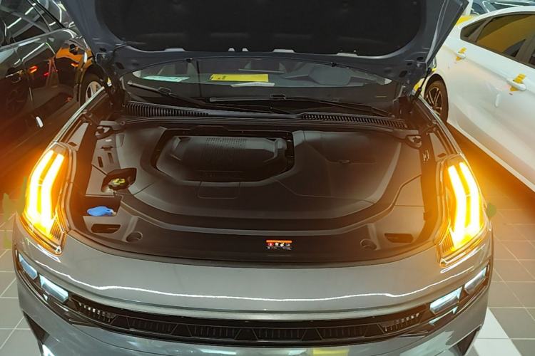 Used Lynk & Co 06 EM-P 2022 PHEV 84 km Range Pro Version Engine Bay