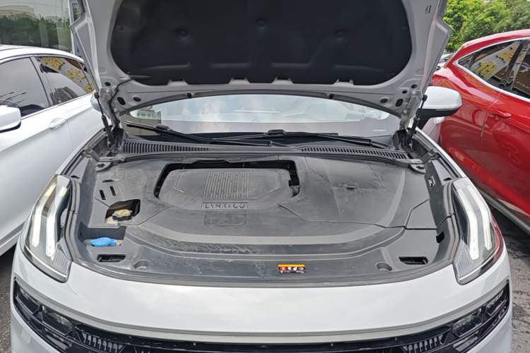 Used Lynk & Co 06 EM-P 2022 PHEV 84 km Range Pro Version Engine Bay