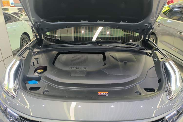Used Lynk & Co 06 EM-P 2022 PHEV 84 km Range Pro Version Engine Bay