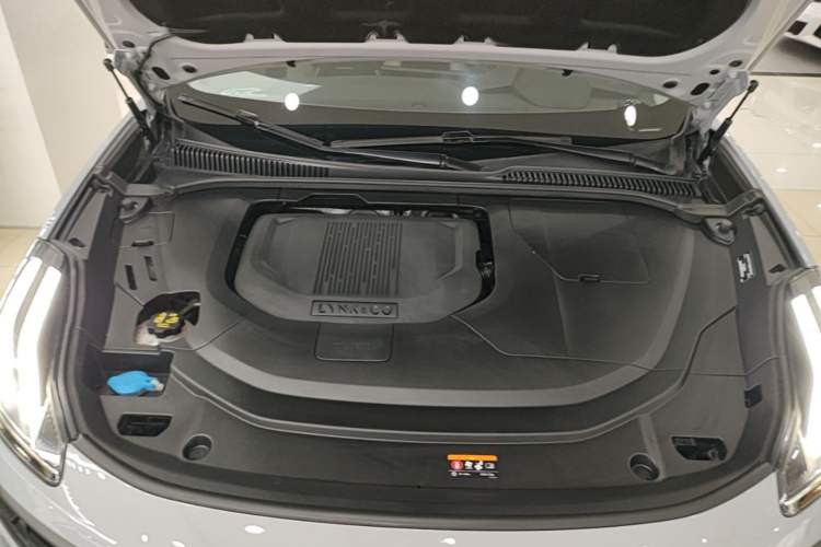 Used Lynk & Co 06 EM-P 2022 PHEV 84 km Range Pro Version Engine Bay