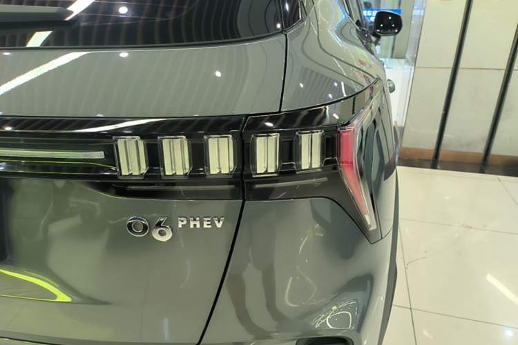 Used Lynk & Co 06 EM-P 2022 PHEV 84 km Range Pro Version Exterior 3