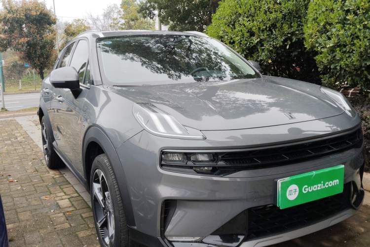 Used Lynk & Co 06 EM-P 2022 PHEV 84 km Range Pro Version Front Right 45 Deg