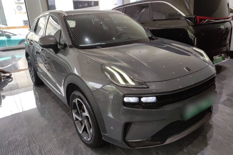 Used Lynk & Co 06 EM-P 2022 PHEV 84 km Range Pro Version Front Right 45 Deg