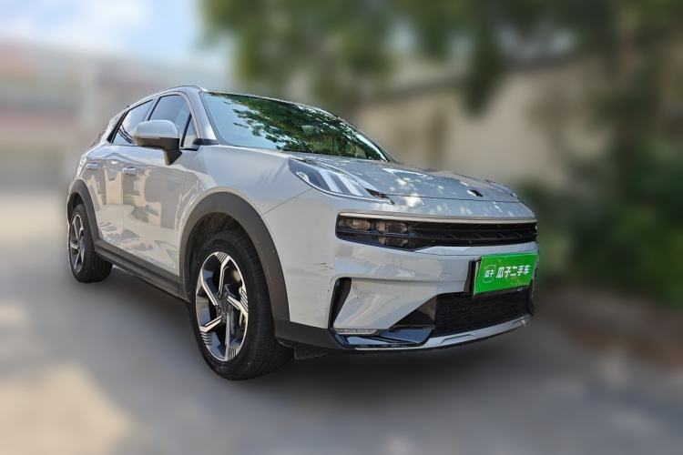 Used Lynk & Co 06 EM-P 2022 PHEV 84 km Range Pro Version Front Right 45 Deg
