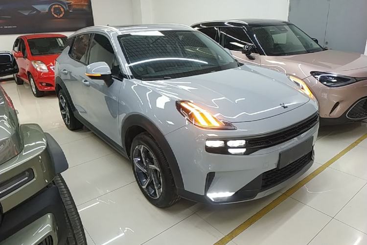 Used Lynk & Co 06 EM-P 2022 PHEV 84 km Range Pro Version Front Right 45 Deg
