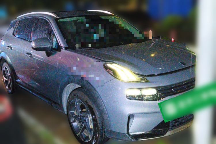 Used Lynk & Co 06 EM-P 2022 PHEV 84 km Range Pro Version Front Right 45 Deg