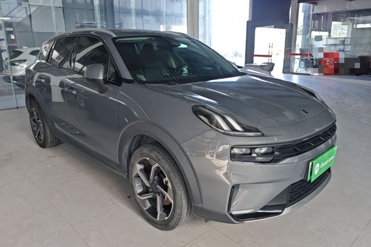 Used Lynk & Co 06 EM-P 2022 PHEV 84 km Range Pro Version Front Right 45 Deg