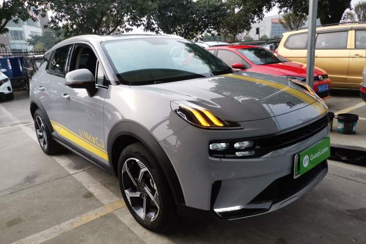 Used Lynk & Co 06 EM-P 2022 PHEV 84 km Range Pro Version Front Right 45 Deg