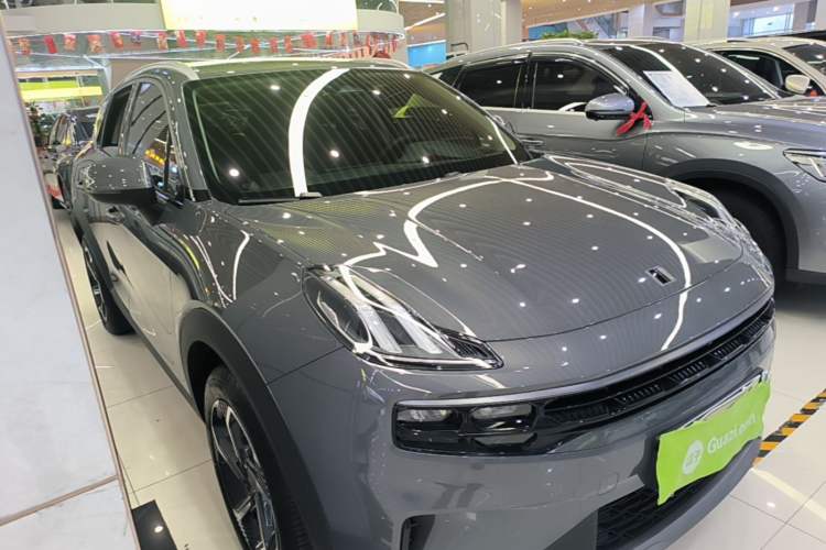 Used Lynk & Co 06 EM-P 2022 PHEV 84 km Range Pro Version Front Right 45 Deg
