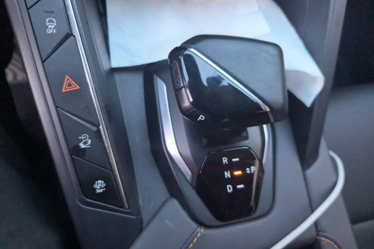 Used Lynk & Co 06 EM-P 2022 PHEV 84 km Range Pro Version Gear Lever