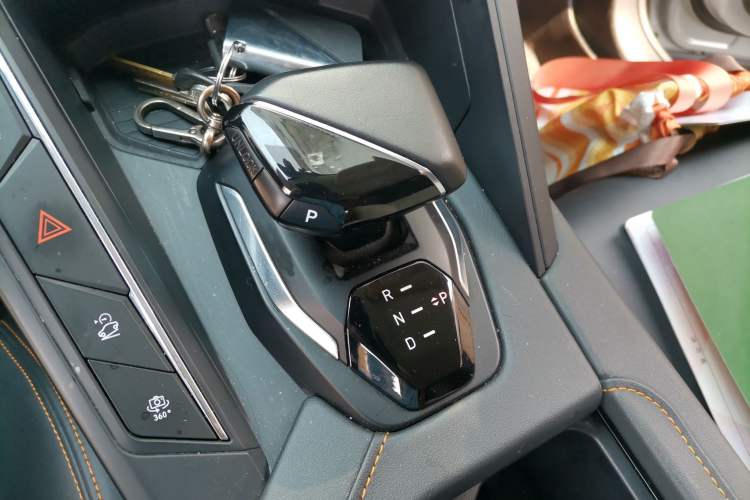 Used Lynk & Co 06 EM-P 2022 PHEV 84 km Range Pro Version Gear Lever