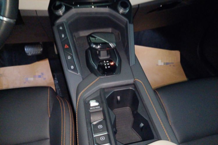 Used Lynk & Co 06 EM-P 2022 PHEV 84 km Range Pro Version Gear Lever