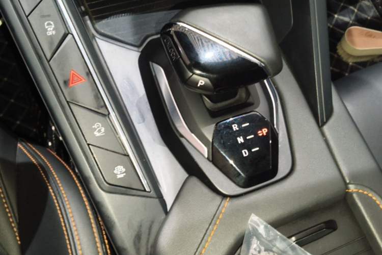 Used Lynk & Co 06 EM-P 2022 PHEV 84 km Range Pro Version Gear Lever