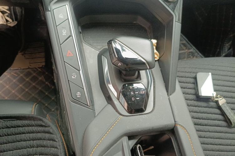 Used Lynk & Co 06 EM-P 2022 PHEV 84 km Range Pro Version Gear Lever