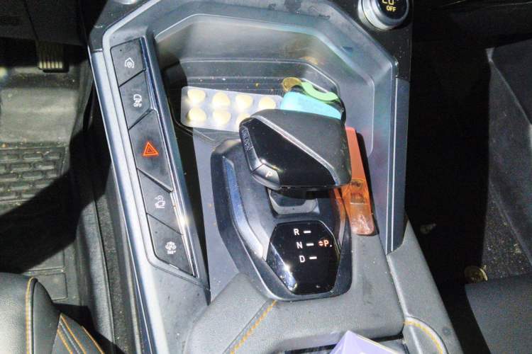 Used Lynk & Co 06 EM-P 2022 PHEV 84 km Range Pro Version Gear Lever