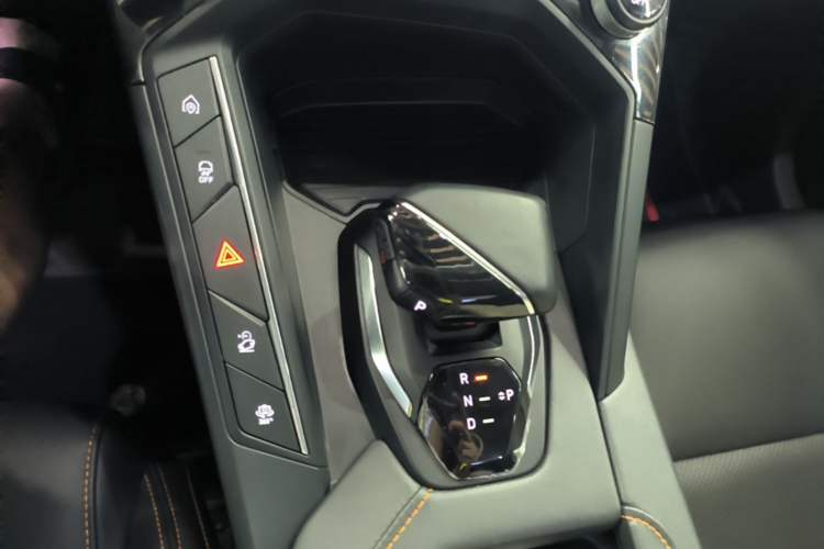 Used Lynk & Co 06 EM-P 2022 PHEV 84 km Range Pro Version Gear Lever