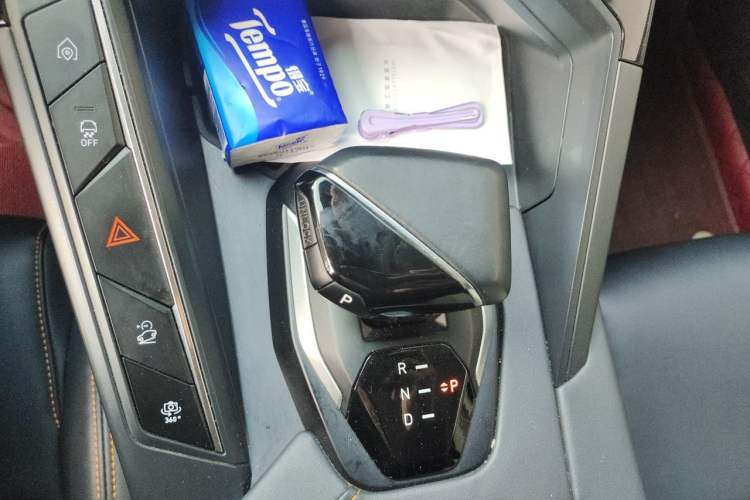Used Lynk & Co 06 EM-P 2022 PHEV 84 km Range Pro Version Gear Lever