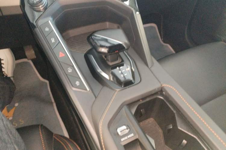 Used Lynk & Co 06 EM-P 2022 PHEV 84 km Range Pro Version Gear Lever