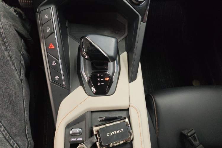 Used Lynk & Co 06 EM-P 2022 PHEV 84 km Range Pro Version Gear Lever